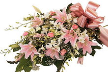 Tokat zile �i�ek�i firmam�zdan kazablanka ve taze gerbera k�r �i�ekleri demeti
