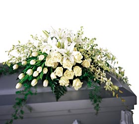 tabut �st� �elenk cenazeye cenaze �i�e�i Tokat B�y�kbeyba�� �i�ek�i firma �r�n�m�z