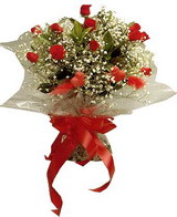 Anneye , sevgiliye her t�r sevene sihirli k�rm�z� g�ller g�l demeti