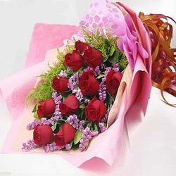 Tokat �i�ek yolla d�kkan�m�zdan k�rm�z� g�lden buket �i�e�i