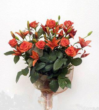 Tokat �i�ek�ilik g�rsel �i�ek modeli firmam�zdan 1 dal lilyum ve 7 adet g�l buketi