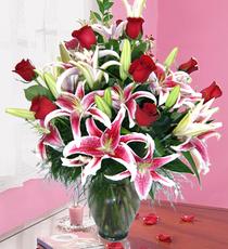 Tokat �i�ek�i yolla d�kkan�m�zdan vazoda g�l ve kazablanka �i�e�i Tokat �i�ek g�nder firmas� �ahane �r�n�m�z
